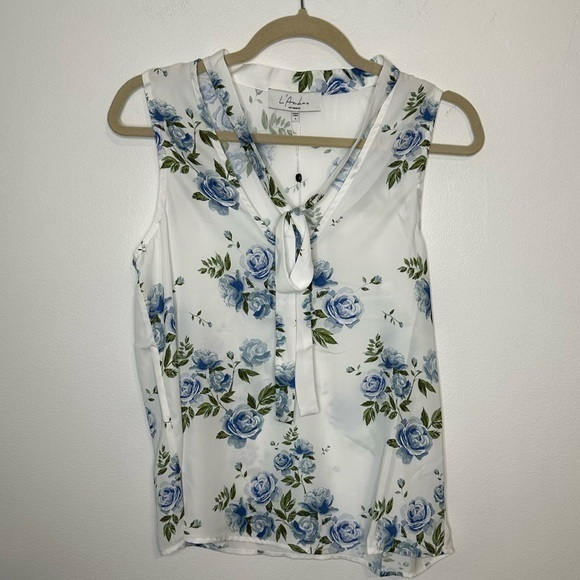 L'Academie Tops - L’Academie NWT Floral Tank top Blue and‎ White sz small